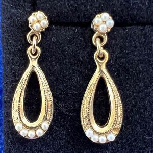 Vintage 1928 Jewelry Co. Gold tone with pearls earrings